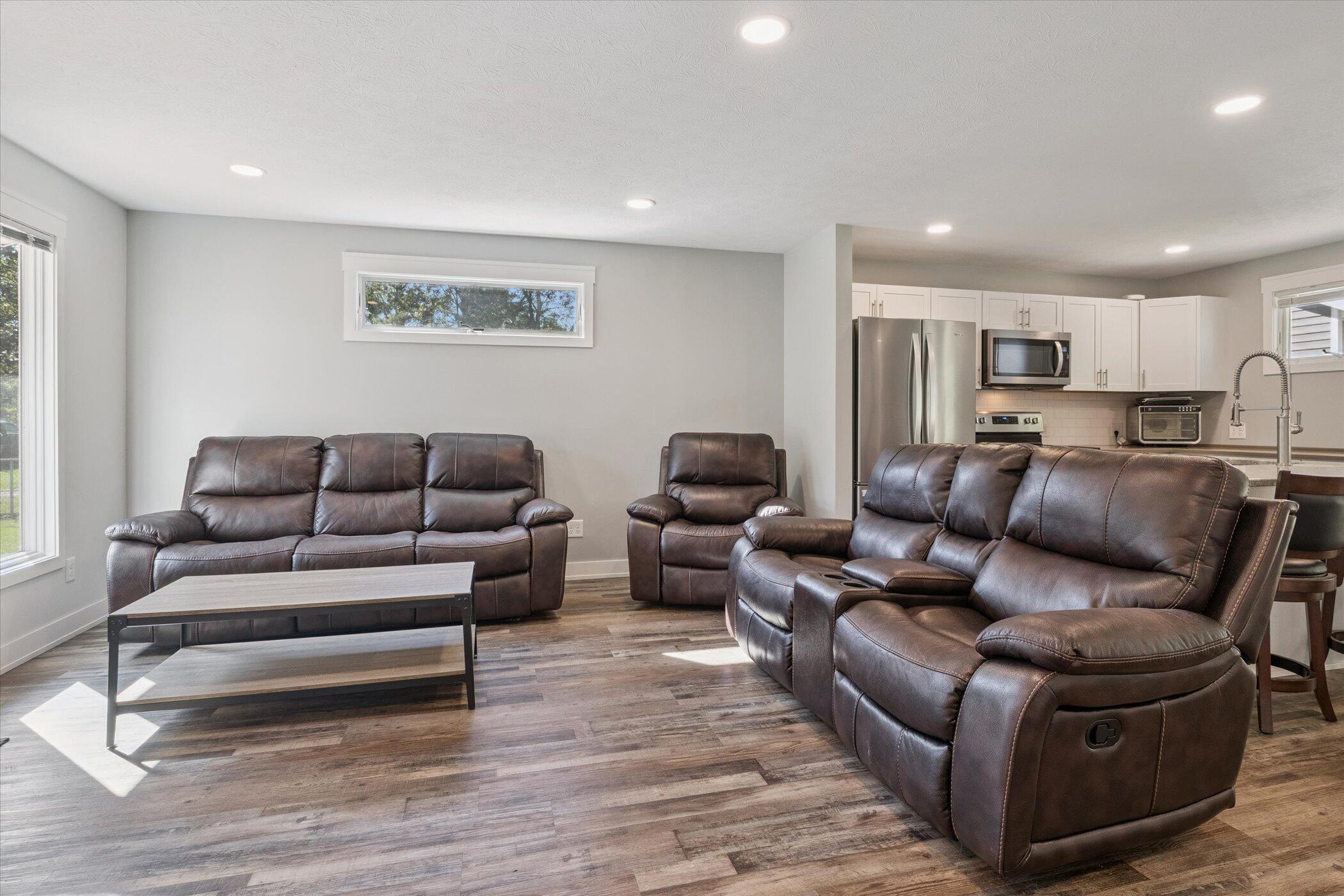 1394 Huntly Road Niles, MI 49120 - Photo 6 of 37 Livingroom