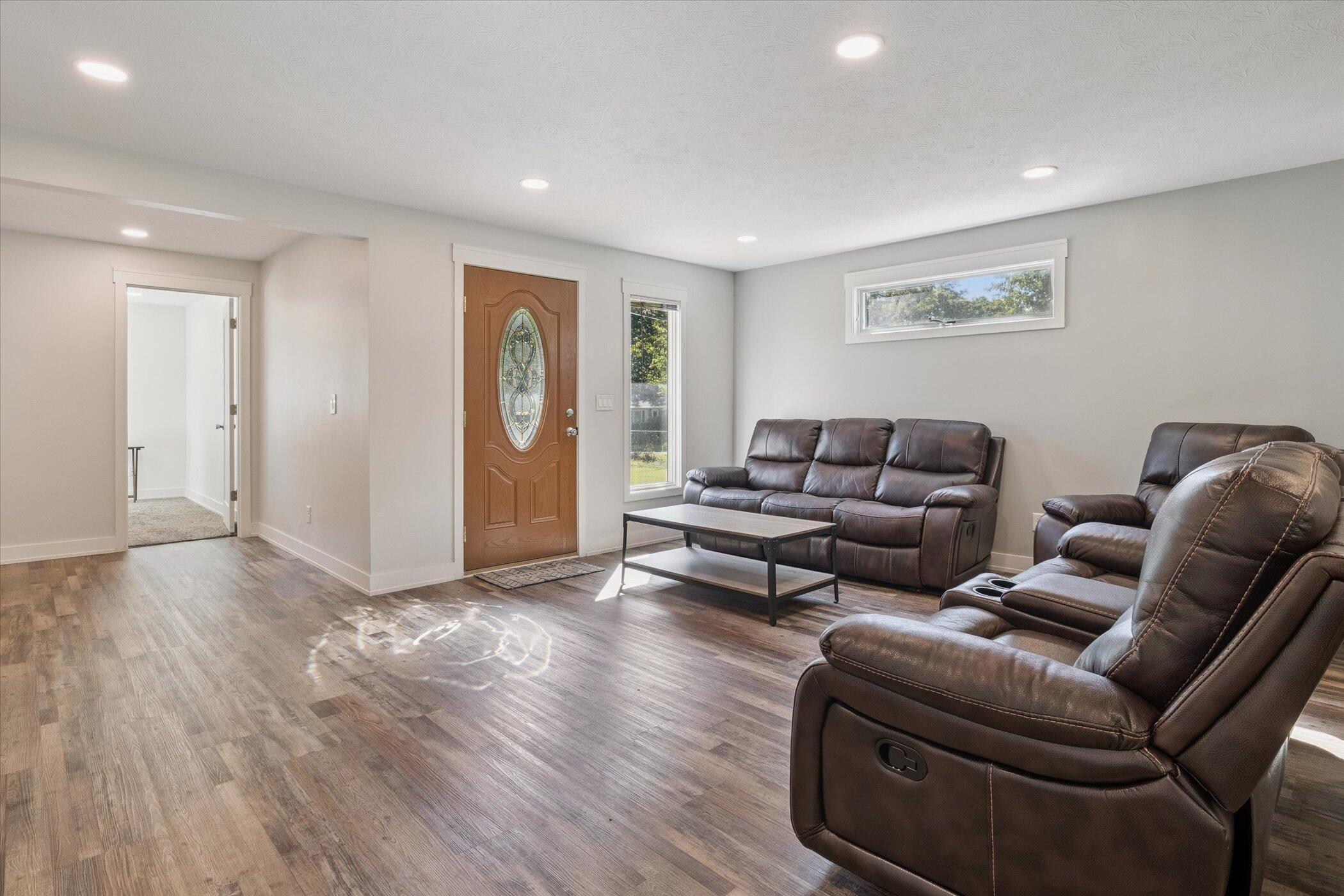 1394 Huntly Road Niles, MI 49120 - Photo 7 of 37 Livingroom