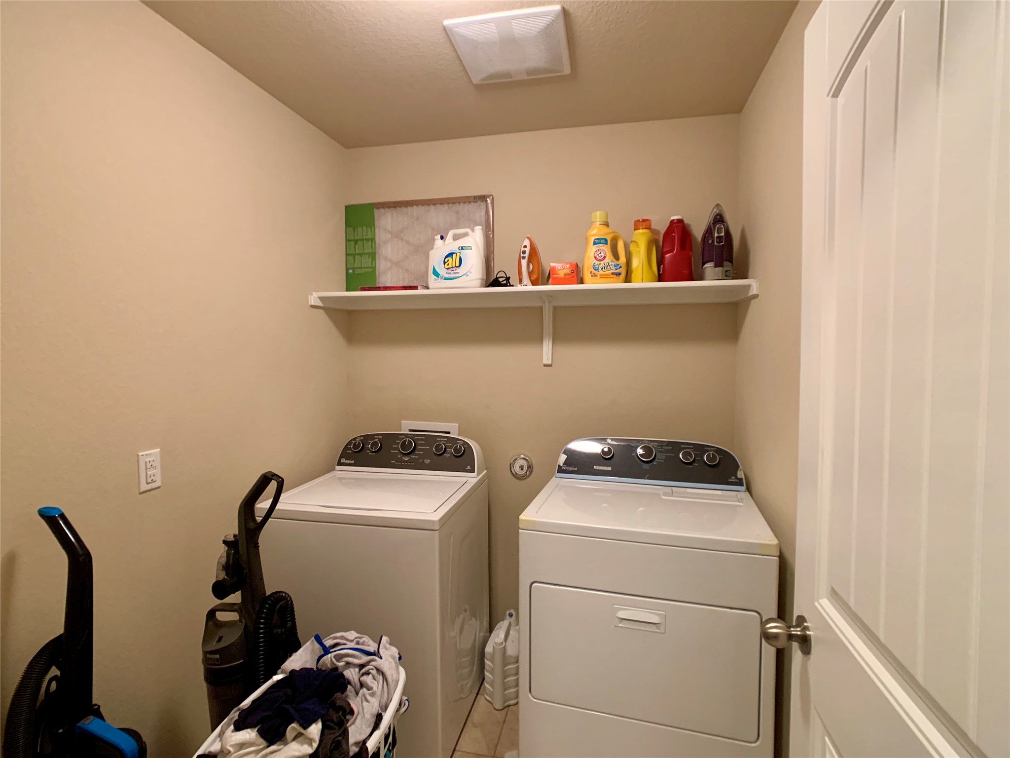 5721 Roderick Drive Austin, TX 78724 - Photo 13 of 26 Laundry area featuring independent washer and dryer and light tile patterned floors
