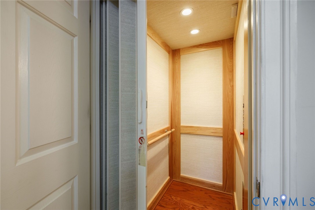 704 Chiswick Park Road Henrico, VA 23229 - Photo 23 of 47 a view of walk in closet with window