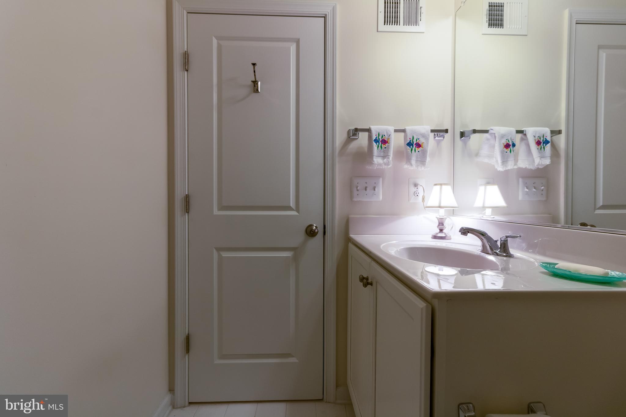 8414 Pine Bluff Road Frederick, MD 21704 - Photo 25 of 32 Hallway Bath