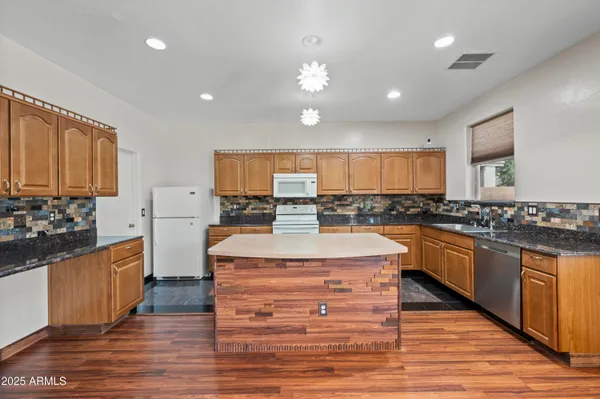 $395,000 | 3232 West St Anne Avenue, Phoenix, AZ 85041