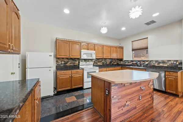 $395,000 | 3232 West St Anne Avenue, Phoenix, AZ 85041