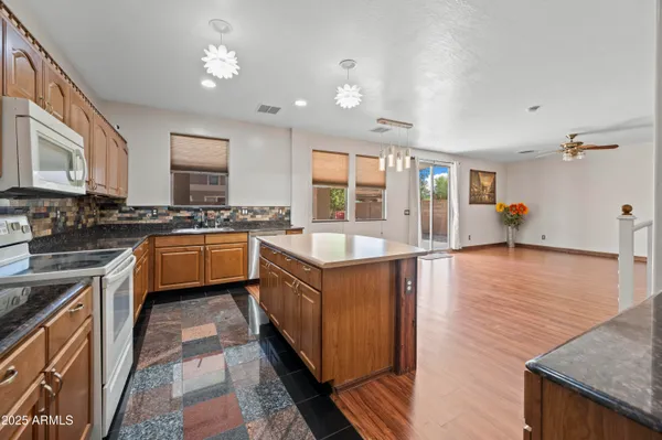 $395,000 | 3232 West St Anne Avenue, Phoenix, AZ 85041