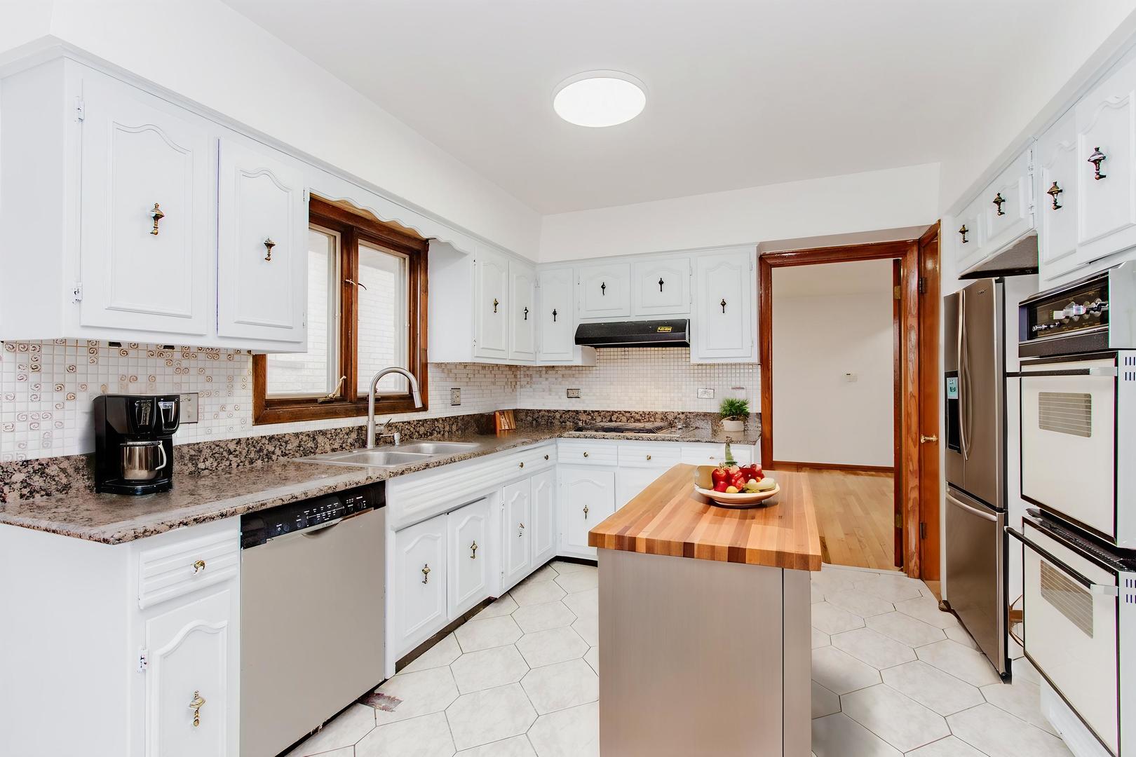 8706 West Stolting Road Niles, IL 60714 - Photo 4 of 18