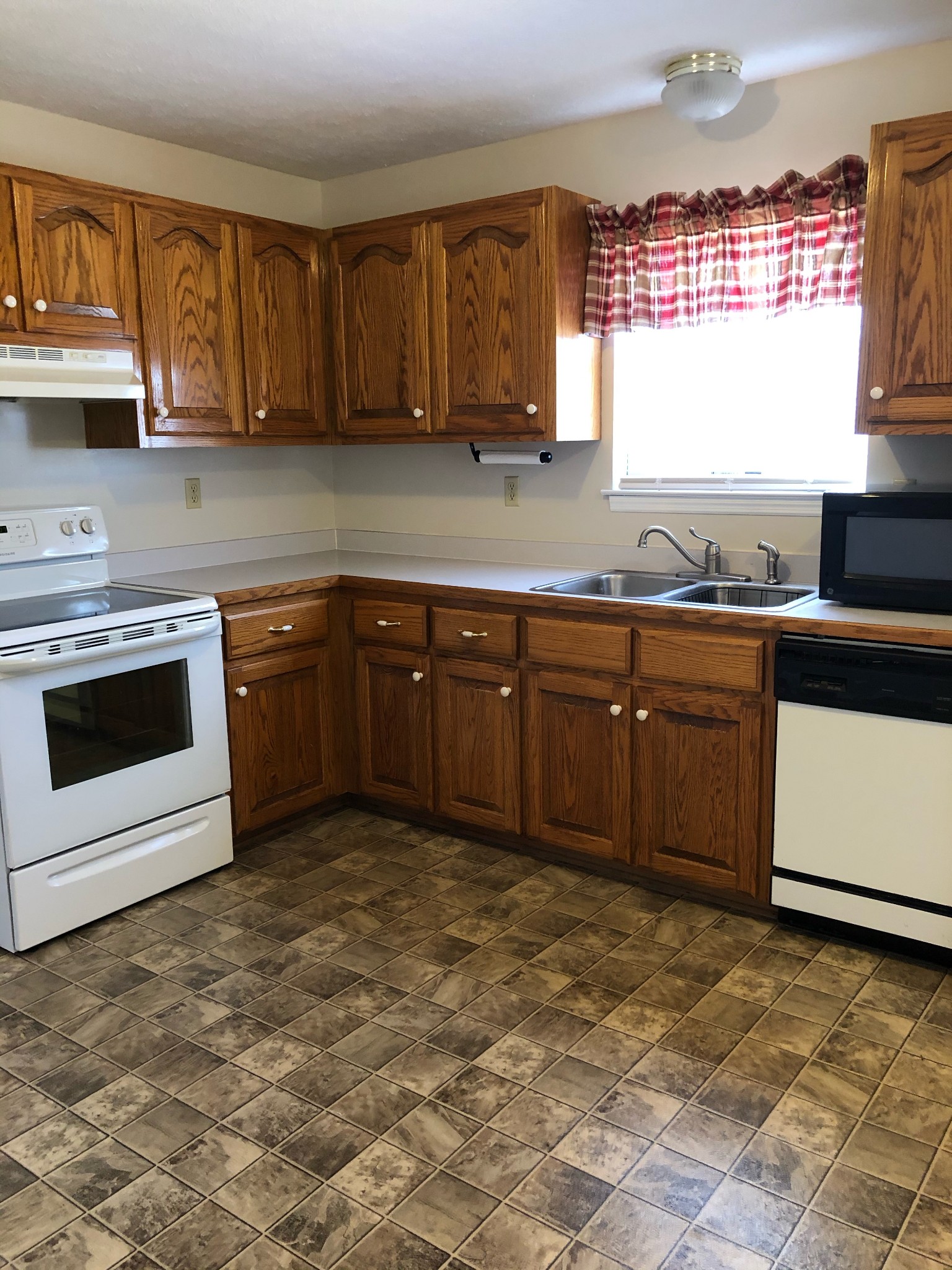 3838 Bowker Road Charlotte, TN 37036 - Photo 6 of 16 Gallery Image 6