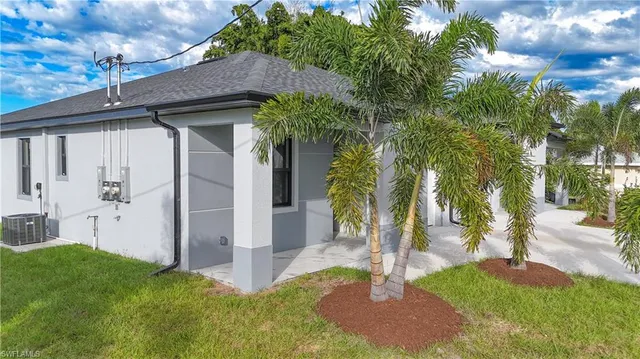$499,999 | 847 Duplex Street East, Lehigh Acres, FL 33974