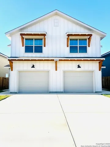a view of a house with backyard