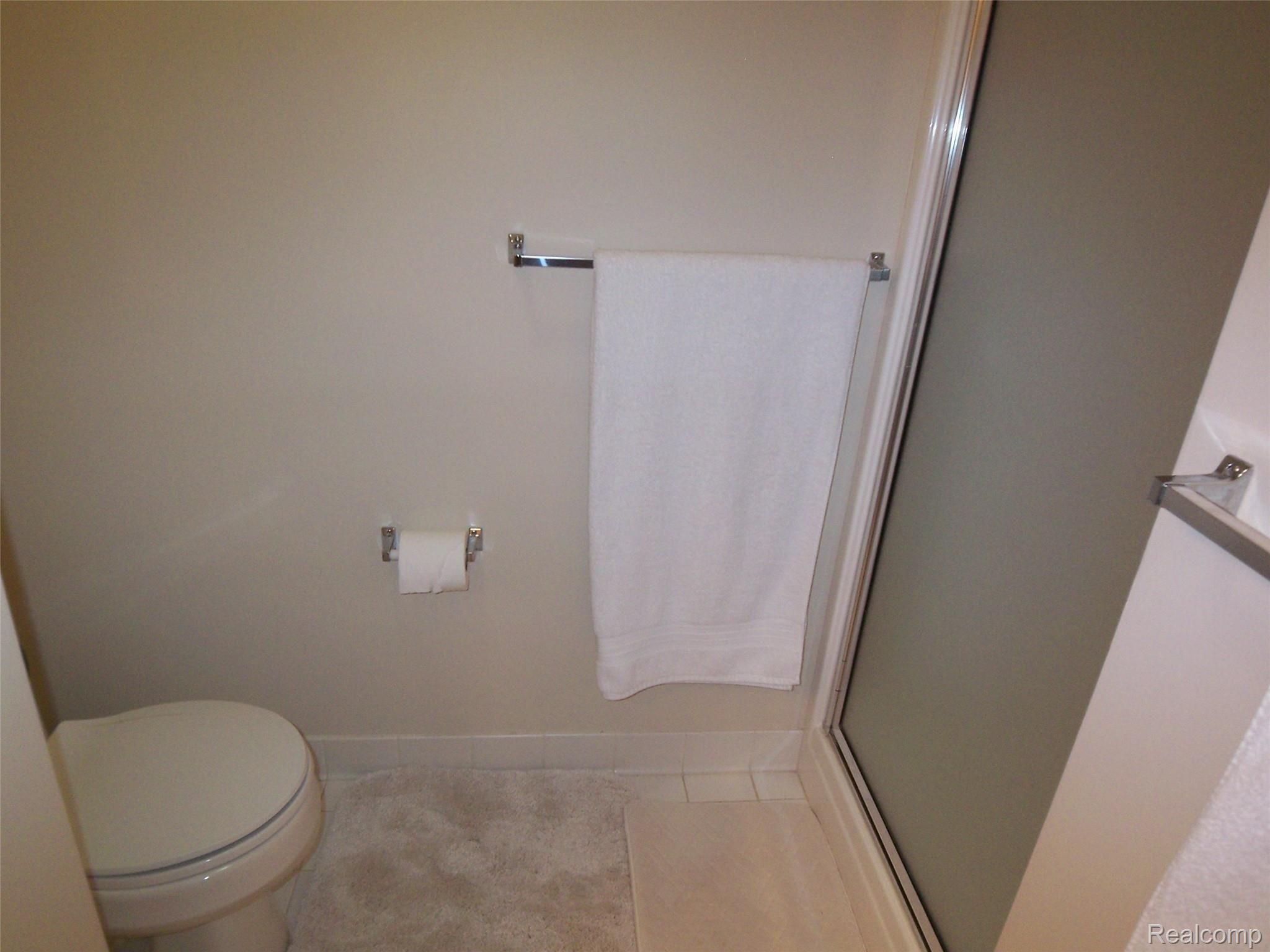 33492 Utica Road, Unit 4 Fraser, MI 48026 - Photo 18 of 24 100_1108.JPG