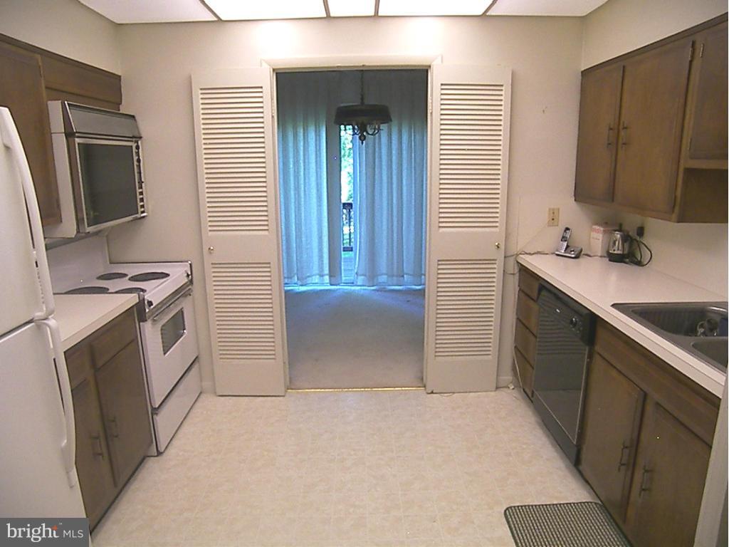 5503 Woodlyn Road Frederick, MD 21703 - Photo 17 of 30 Kitchen