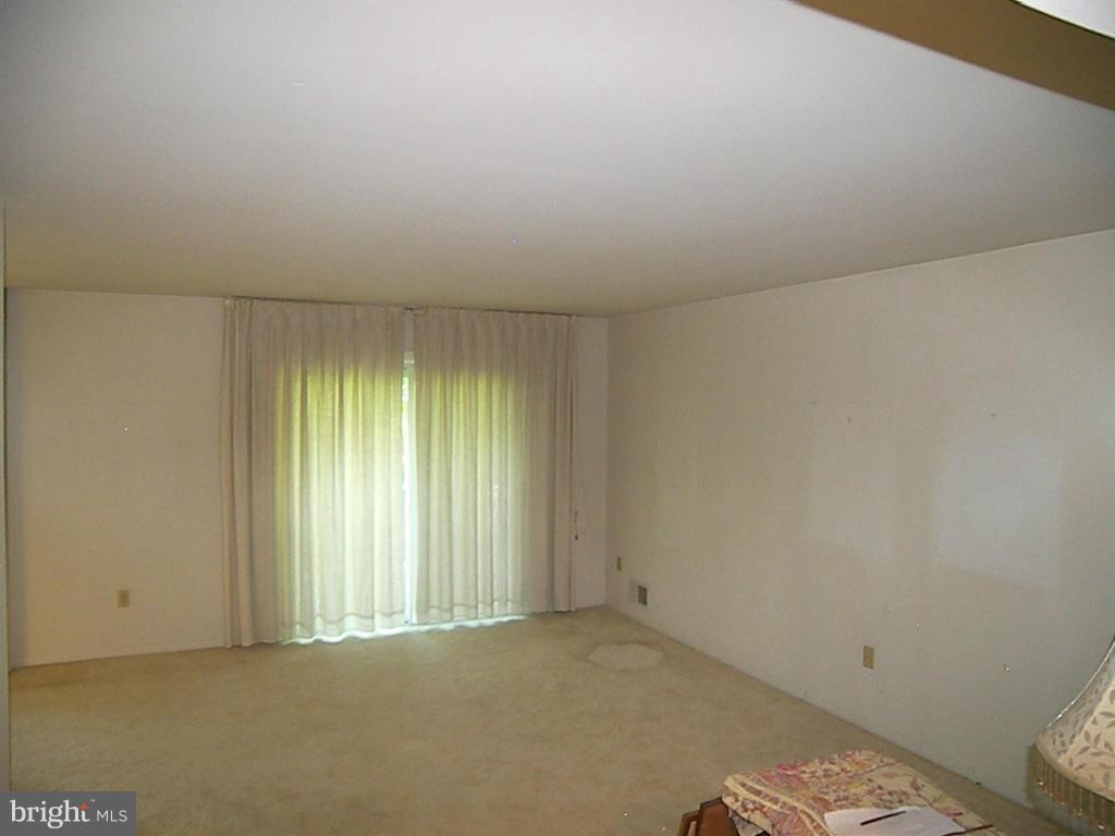 5503 Woodlyn Road Frederick, MD 21703 - Photo 23 of 30 Living Room