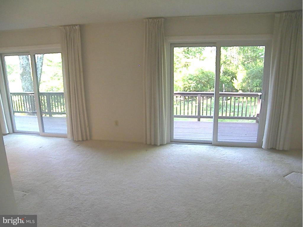 5503 Woodlyn Road Frederick, MD 21703 - Photo 25 of 30 Living Room