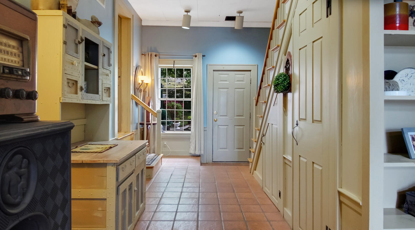 123 Lake Road Wilton, ME 04294 - Photo 9 of 36 Entry