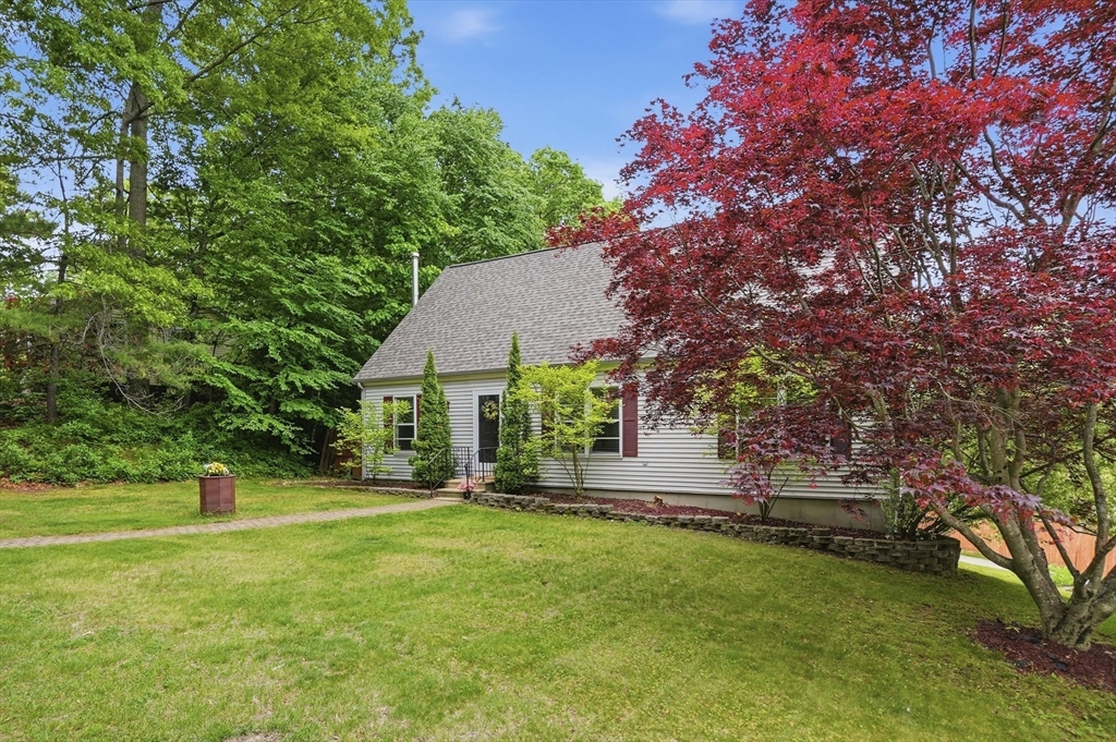 23 Oakmont Street Webster, MA 01570 - Photo 3 of 40