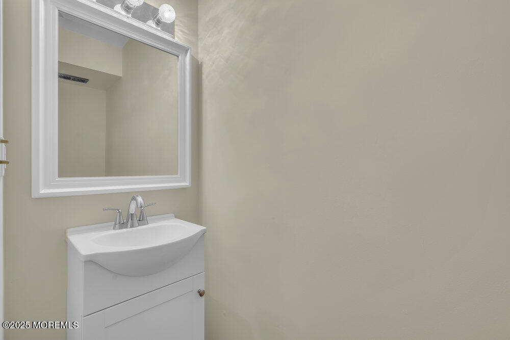 7 Cardinal Lane Howell, NJ 07731 - Photo 14 of 43 1st level Bath