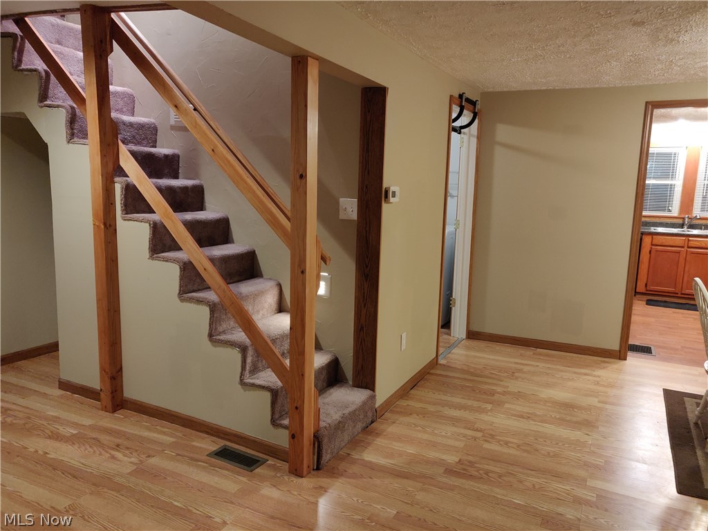2506 Krumroy Road Akron, OH 44312 - Photo 4 of 28