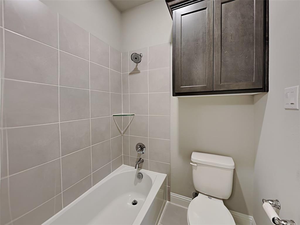 8262 Ottowa Ridge Frisco, TX 75034 - Photo 18 of 24 a bathroom with a toilet and a bathtub
