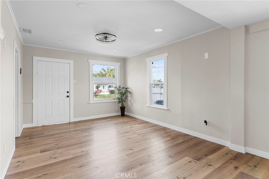 3875 Everest Avenue Riverside, CA 92503 - Photo 3 of 16 Living Room