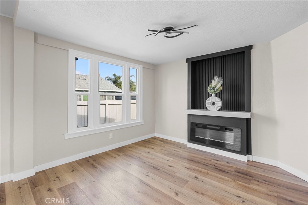 3875 Everest Avenue Riverside, CA 92503 - Photo 4 of 16 Fireplace