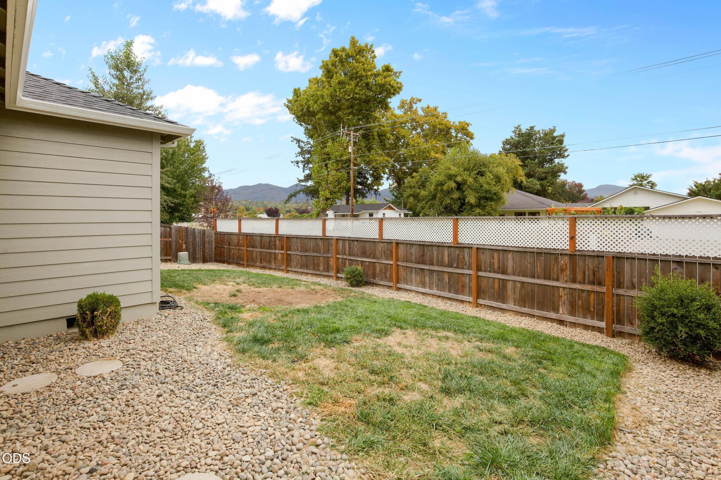 738 Lincoln Road Grants Pass, OR 97526 - Photo 25 of 28 Gallery Image 25