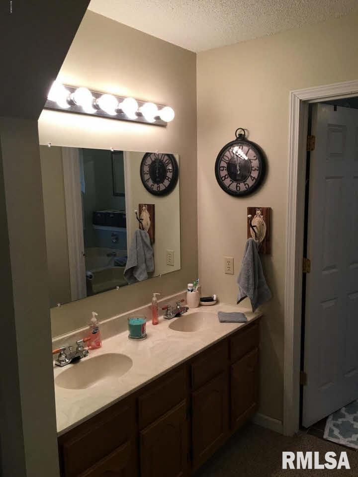 6572 Roberts Road Marion, IL 62959 - Photo 11 of 18 Gallery Image 11