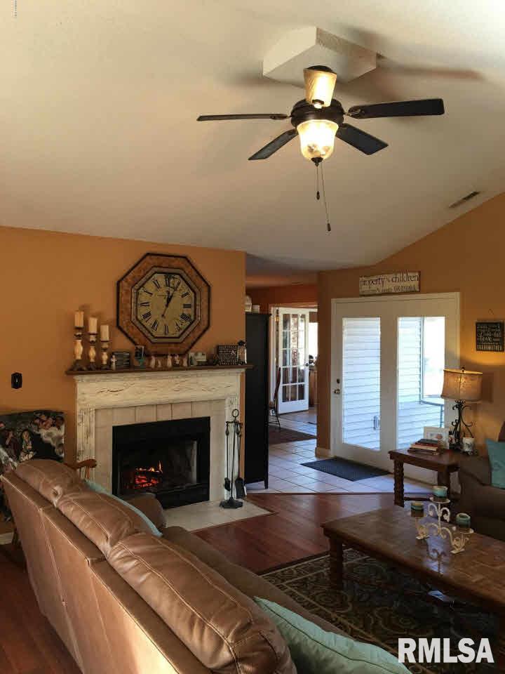 6572 Roberts Road Marion, IL 62959 - Photo 3 of 18 Gallery Image 3