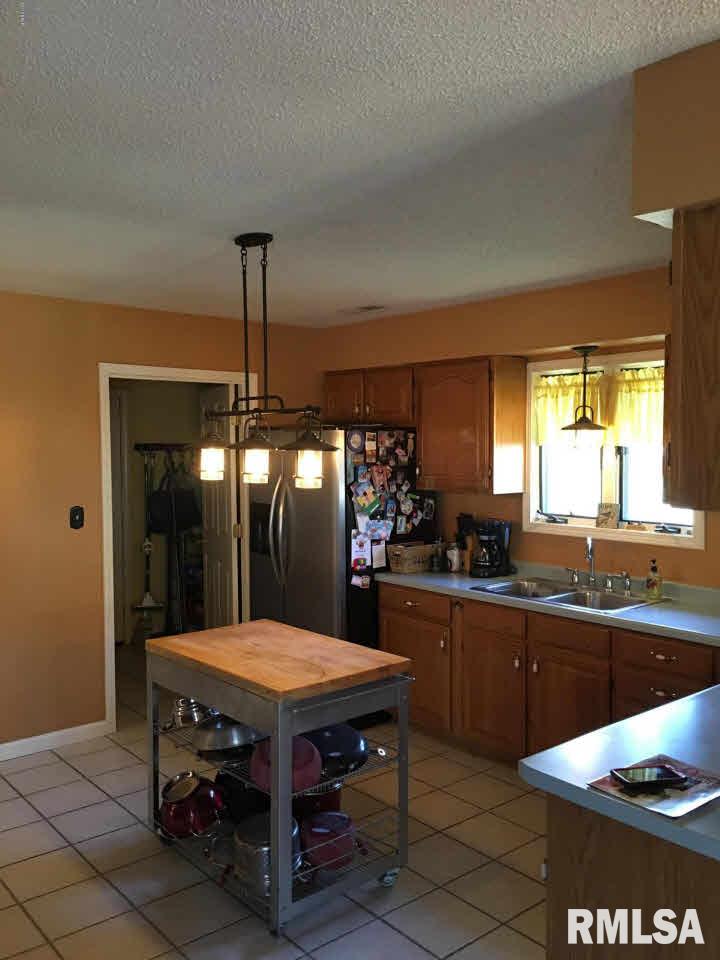 6572 Roberts Road Marion, IL 62959 - Photo 6 of 18 Gallery Image 6