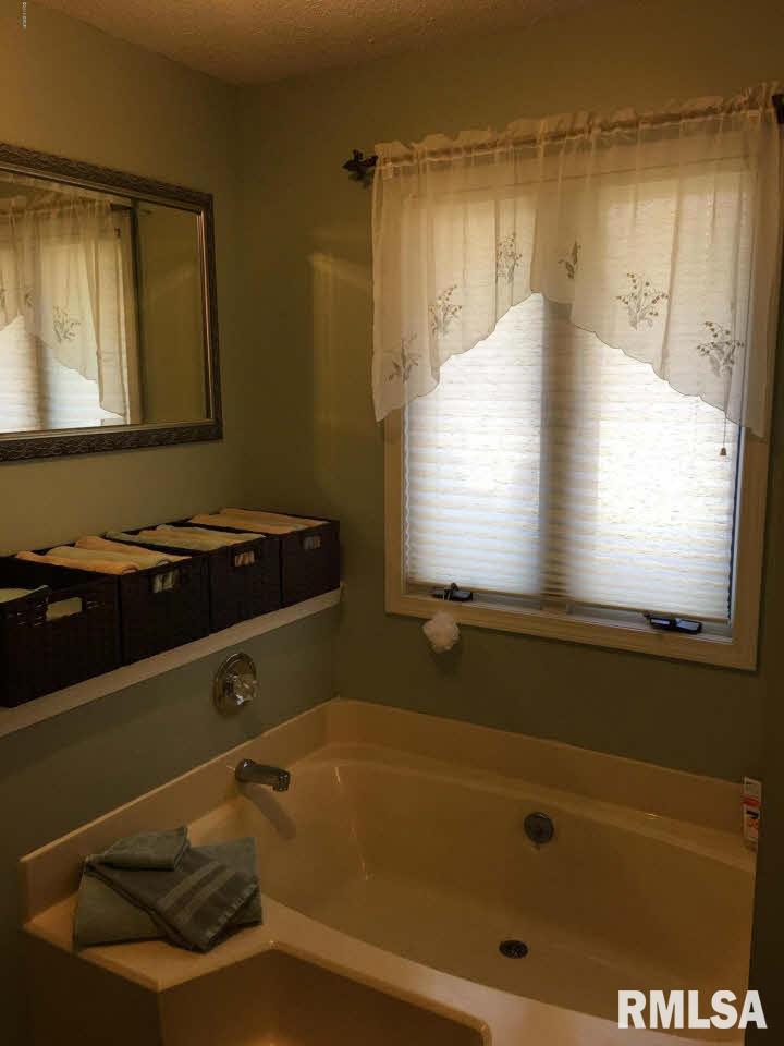 6572 Roberts Road Marion, IL 62959 - Photo 9 of 18 Gallery Image 9