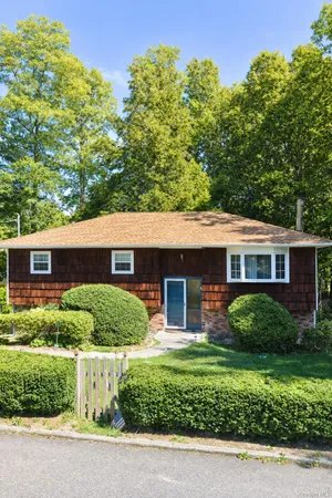 $3,000 | 14 Kenneth Avenue, Huntington, NY 11743