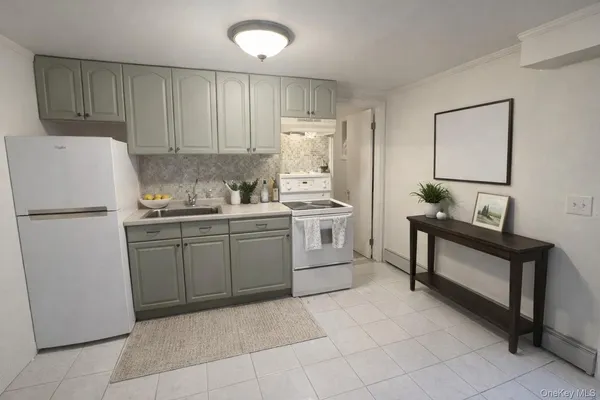 $3,000 | 14 Kenneth Avenue, Huntington, NY 11743