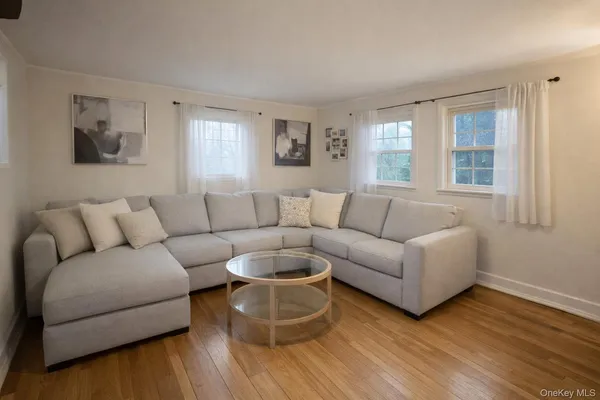 $3,000 | 14 Kenneth Avenue, Huntington, NY 11743