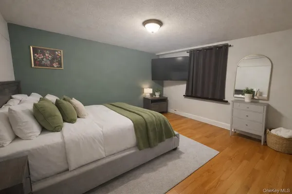 $3,000 | 14 Kenneth Avenue, Huntington, NY 11743