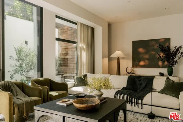 $3,245,000 | 702 North Doheny Drive, Unit TH25, West Hollywood, CA 90069
