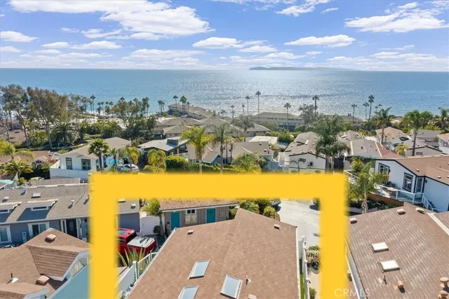 a view of livingroom with furniture and windows