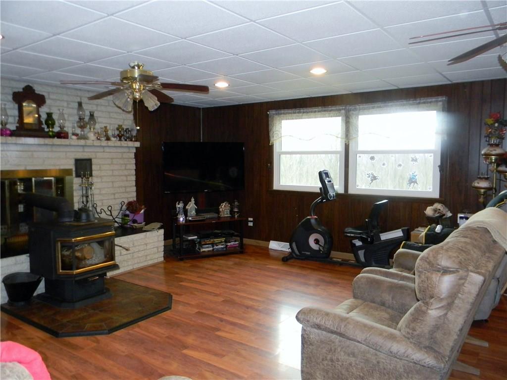 415 Roy Boring Road New Florence, PA 15944 - Photo 6 of 21 Wood laminate flooring