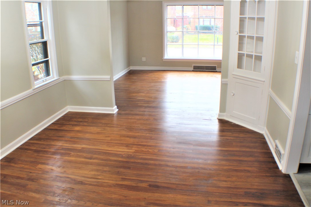 2436 Saybrook Road Cleveland, OH 44118 - Photo 10 of 32