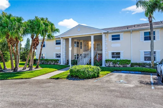 $199,900 | 475 Grove Isle Circle, Unit 475, Vero Beach, FL 32962