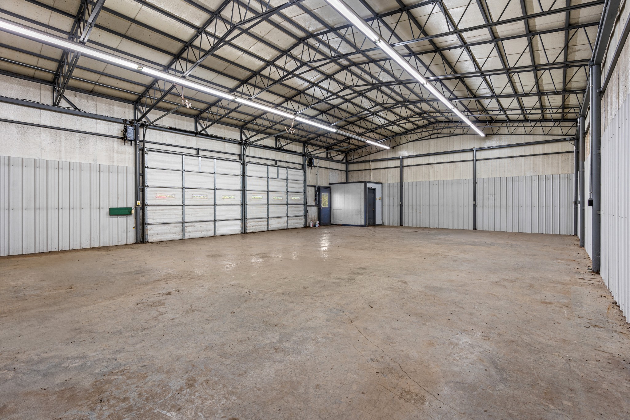 1235 Yell Road Lewisburg, TN 37091 - Photo 19 of 36 a view of a garage