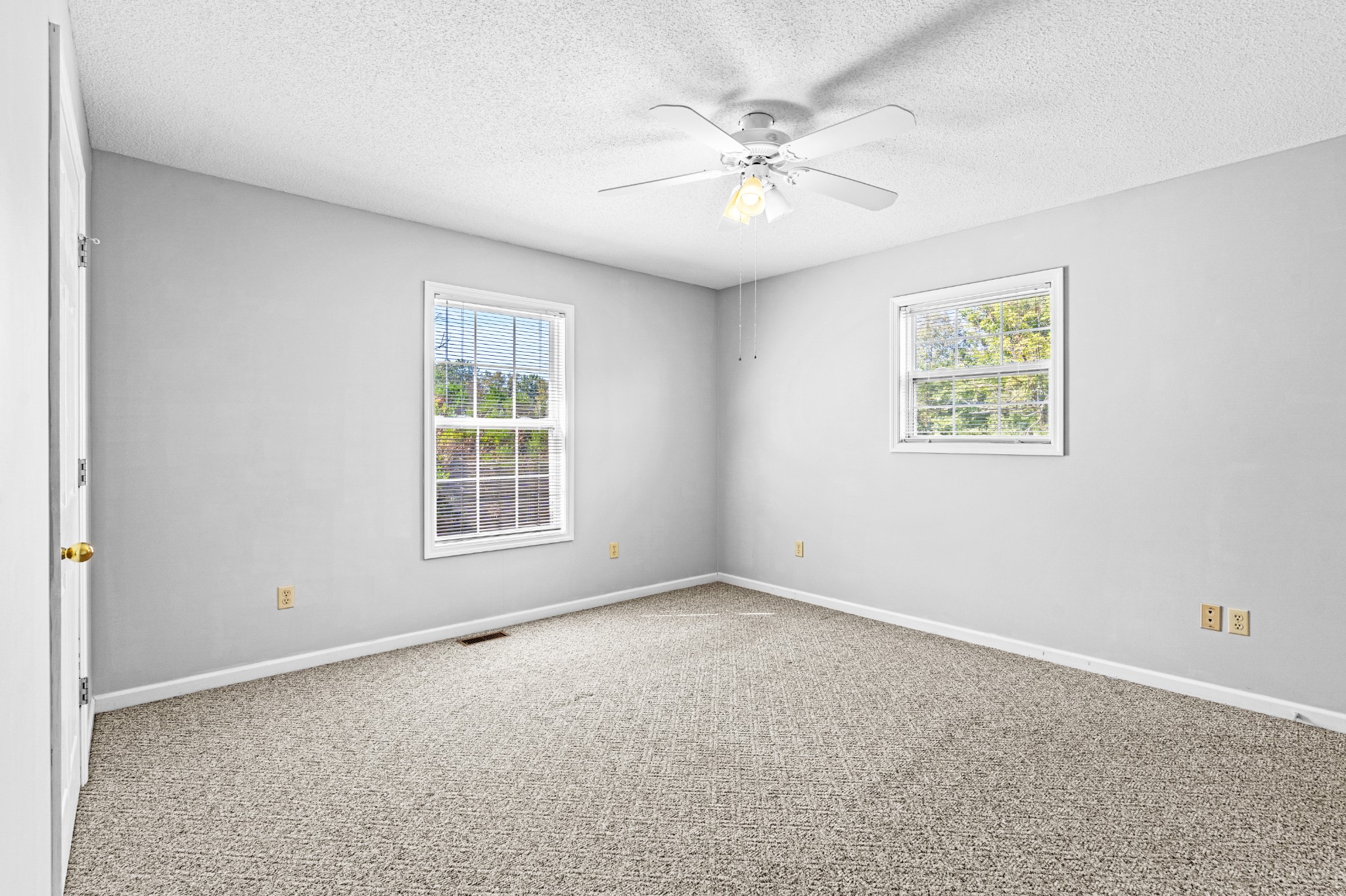 1235 Yell Road Lewisburg, TN 37091 - Photo 33 of 36 an empty room with windows and fan