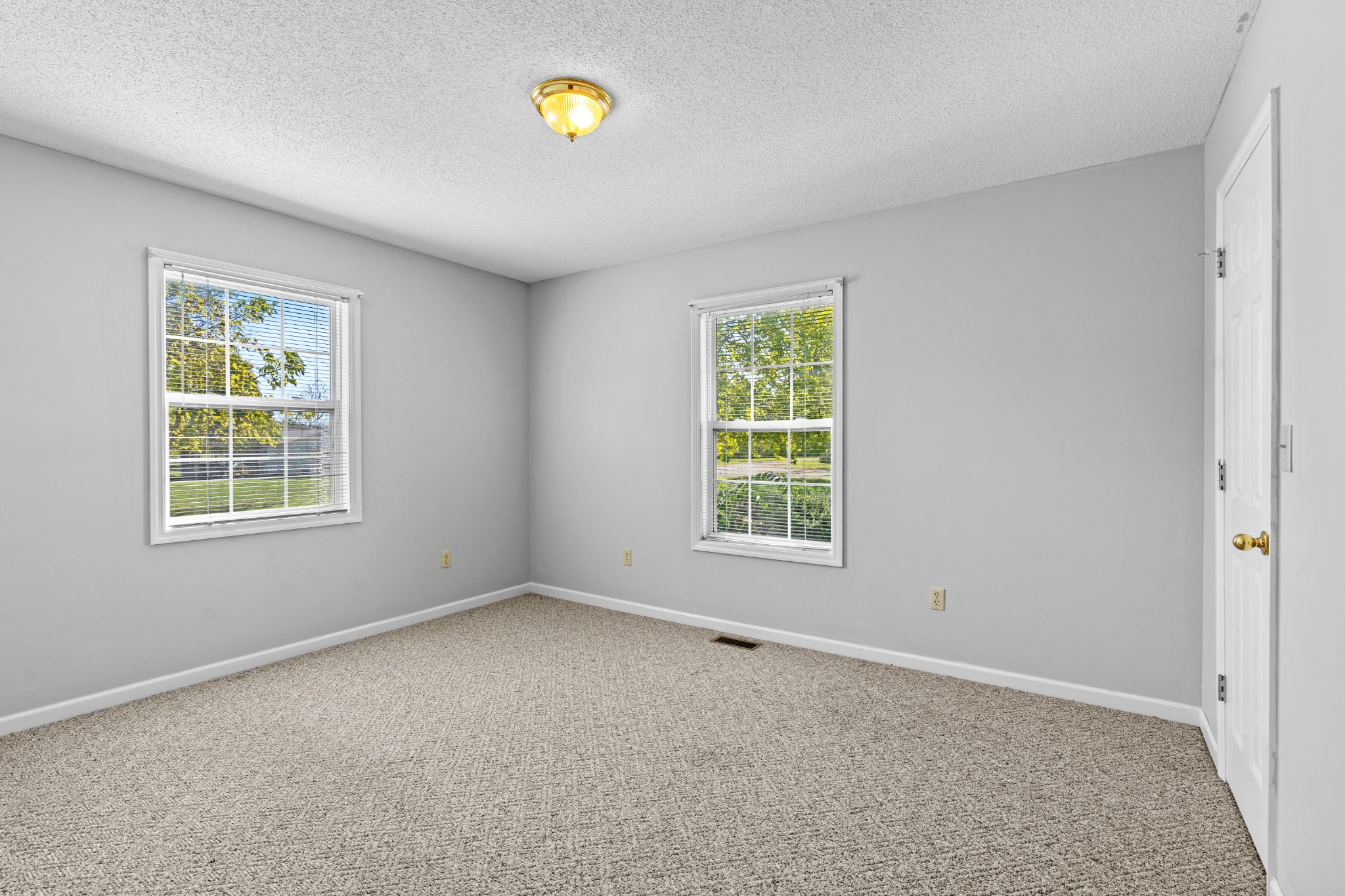 1235 Yell Road Lewisburg, TN 37091 - Photo 35 of 36 an empty room with windows and closet