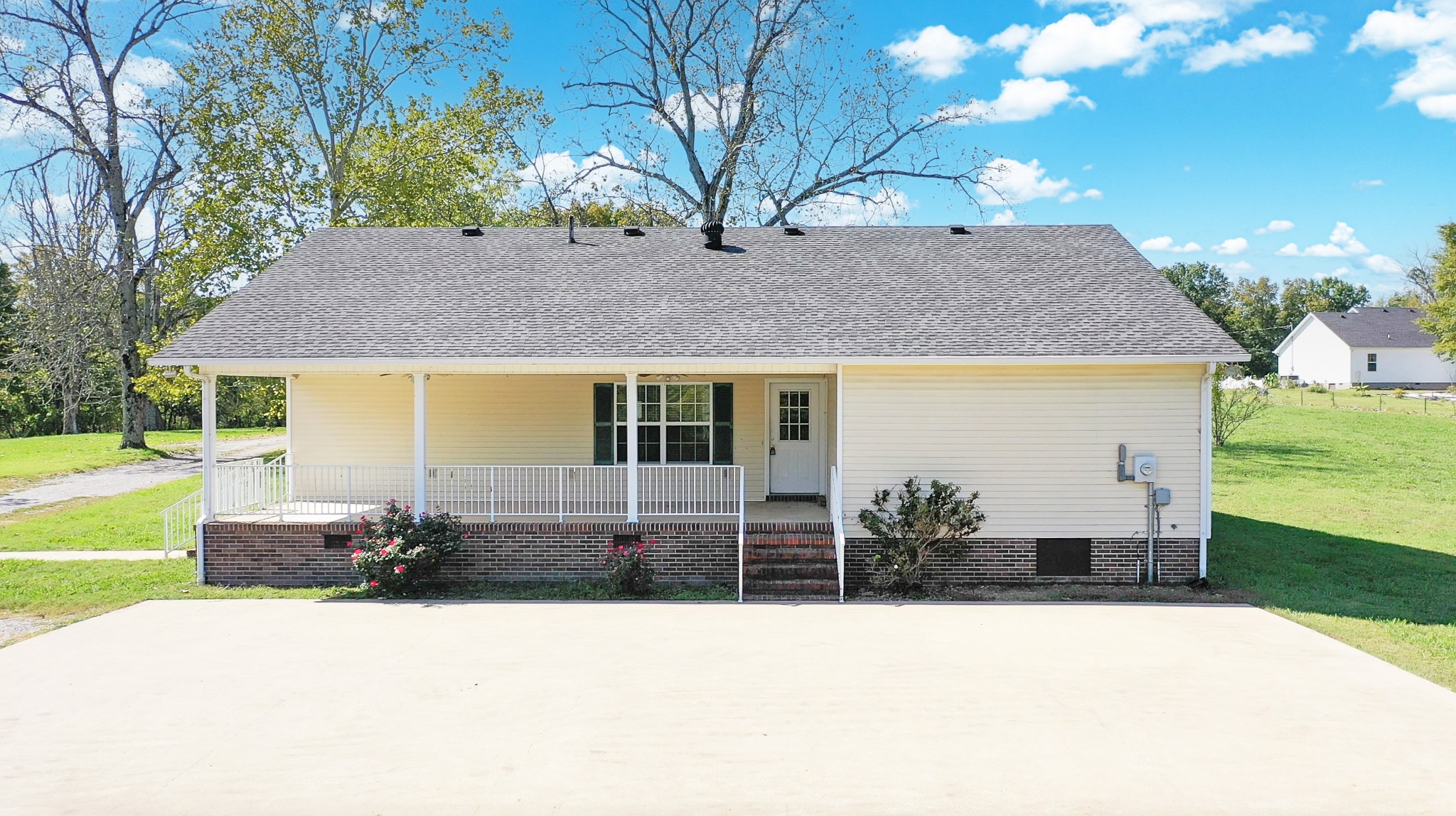 1235 Yell Road Lewisburg, TN 37091 - Photo 7 of 36 a view of a house with backyard and sitting area
