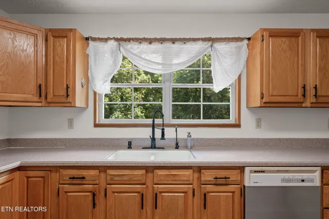 $450,000 | 295 Barber Road, Corryton, TN 37721