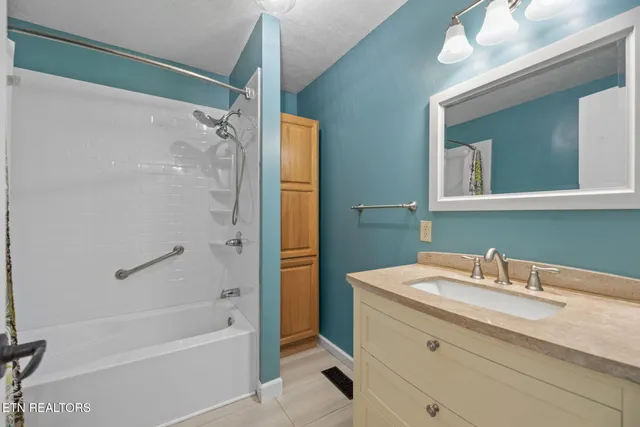 $450,000 | 295 Barber Road, Corryton, TN 37721