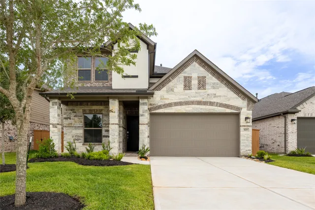 $439,990 | 825 Laguna Grn Lane, Katy, TX 77493