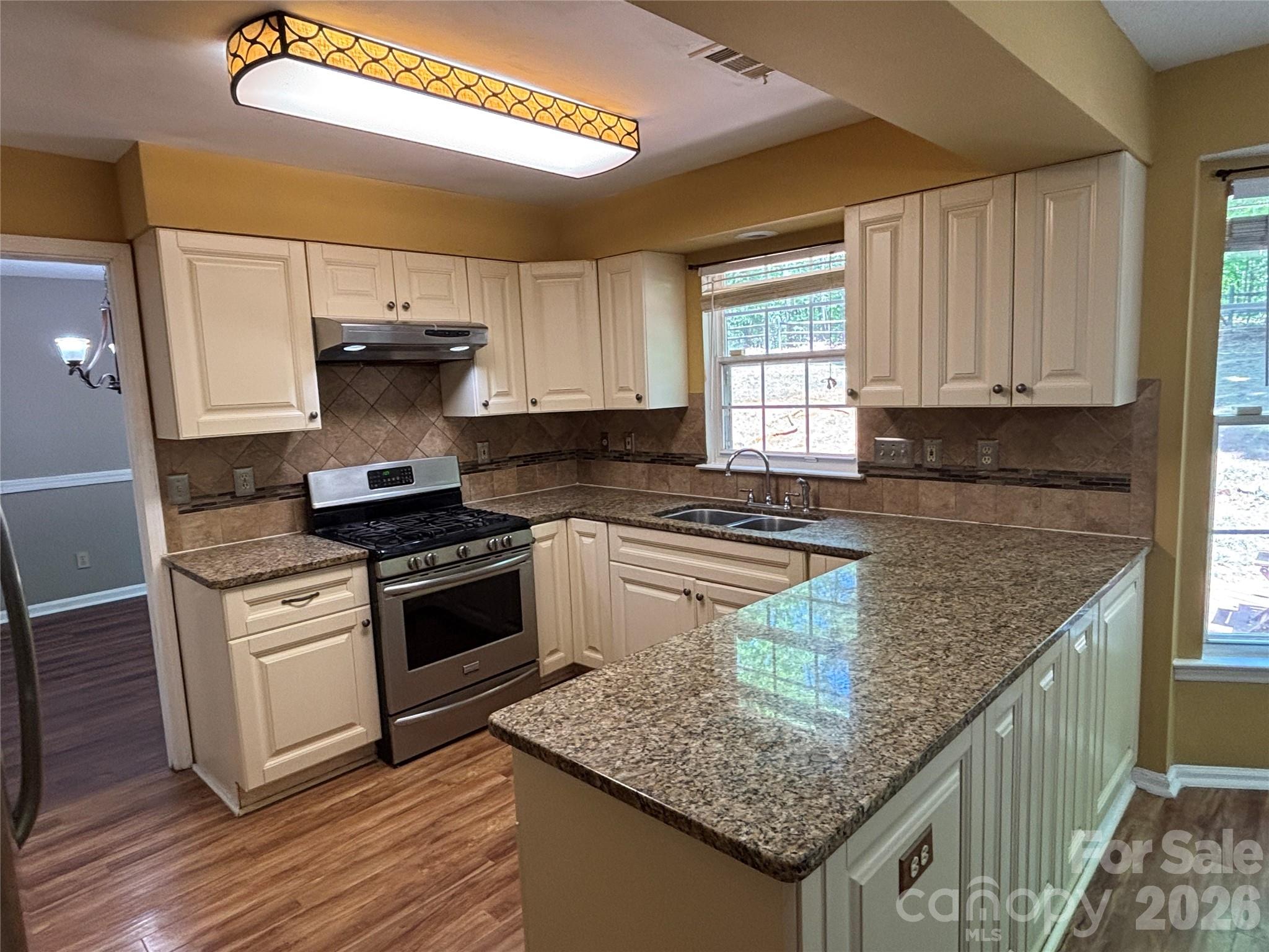 2601 Yarrow Road Charlotte, NC 28213 - Photo 11 of 40 a kitchen with granite countertop a sink stove and refrigerator