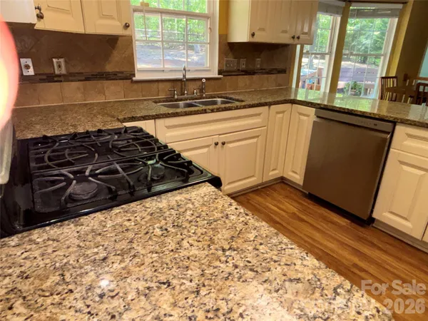 $420,000 | 2601 Yarrow Road, Charlotte, NC 28213