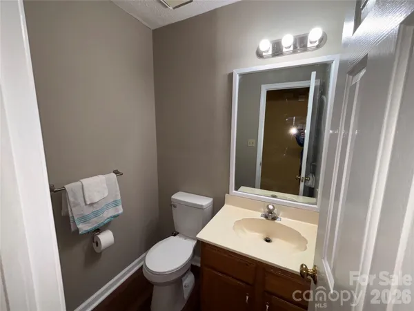 $420,000 | 2601 Yarrow Road, Charlotte, NC 28213