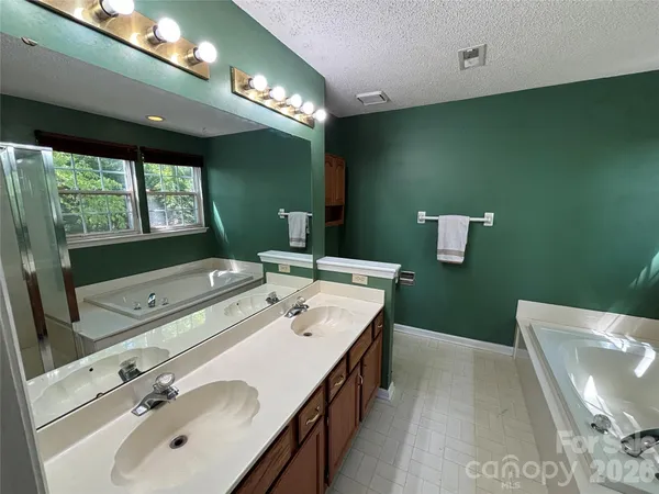 $420,000 | 2601 Yarrow Road, Charlotte, NC 28213