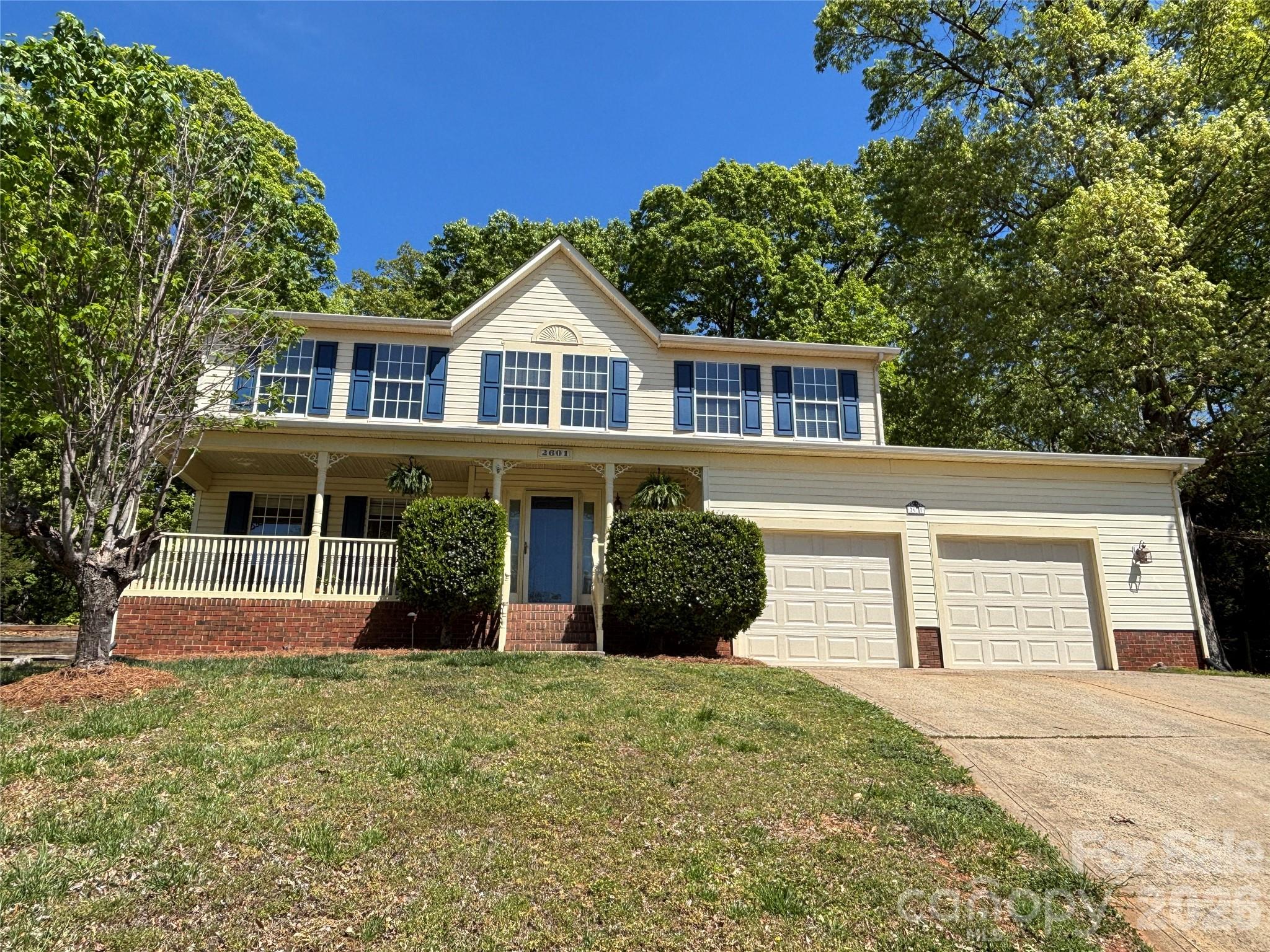 2601 Yarrow Road Charlotte, NC 28213 - Photo 3 of 40 front view of a house with a yard
