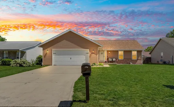 $234,900 | 1430 Honeysuckle Lane, Farmer City, IL 61842